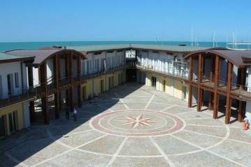 Modello Struttura ricettiva (hotel, villaggio) in Legno Marina Dorica di COSTANTINI LEGNO - L.A. COST