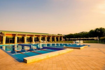 Modello Struttura ricettiva (hotel, villaggio) in Legno Piscina – Fabriano di COSTANTINI LEGNO - L.A. COST