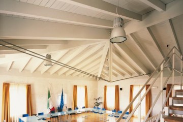 Modello Tetto in Legno Sala Consiliare Comune di Cinigiano di COSTANTINI LEGNO - L.A. COST