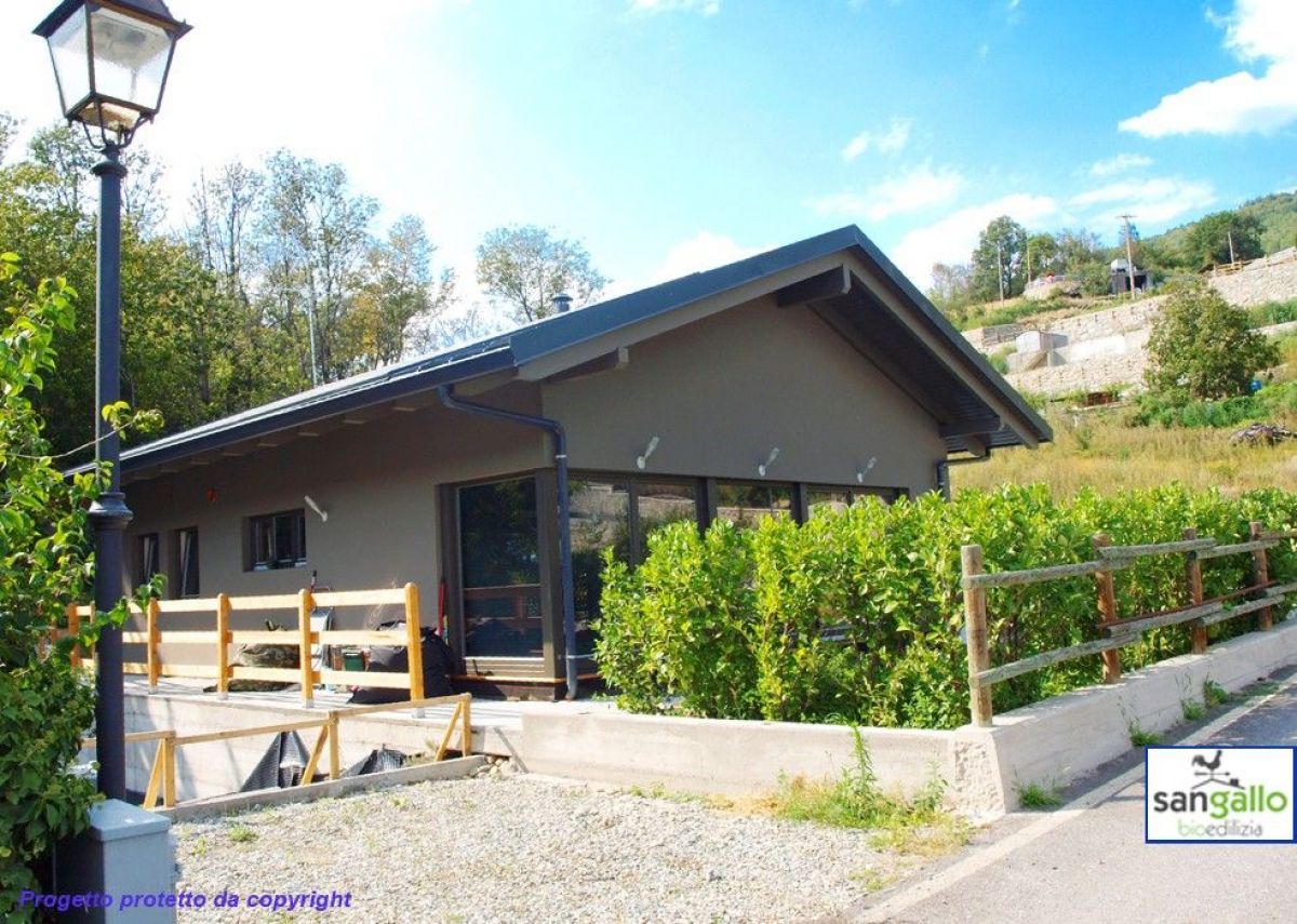 Case in legno Sangallo S.r.l. Casa in bioedilizia costruita su progetto /Aosta (AT)
