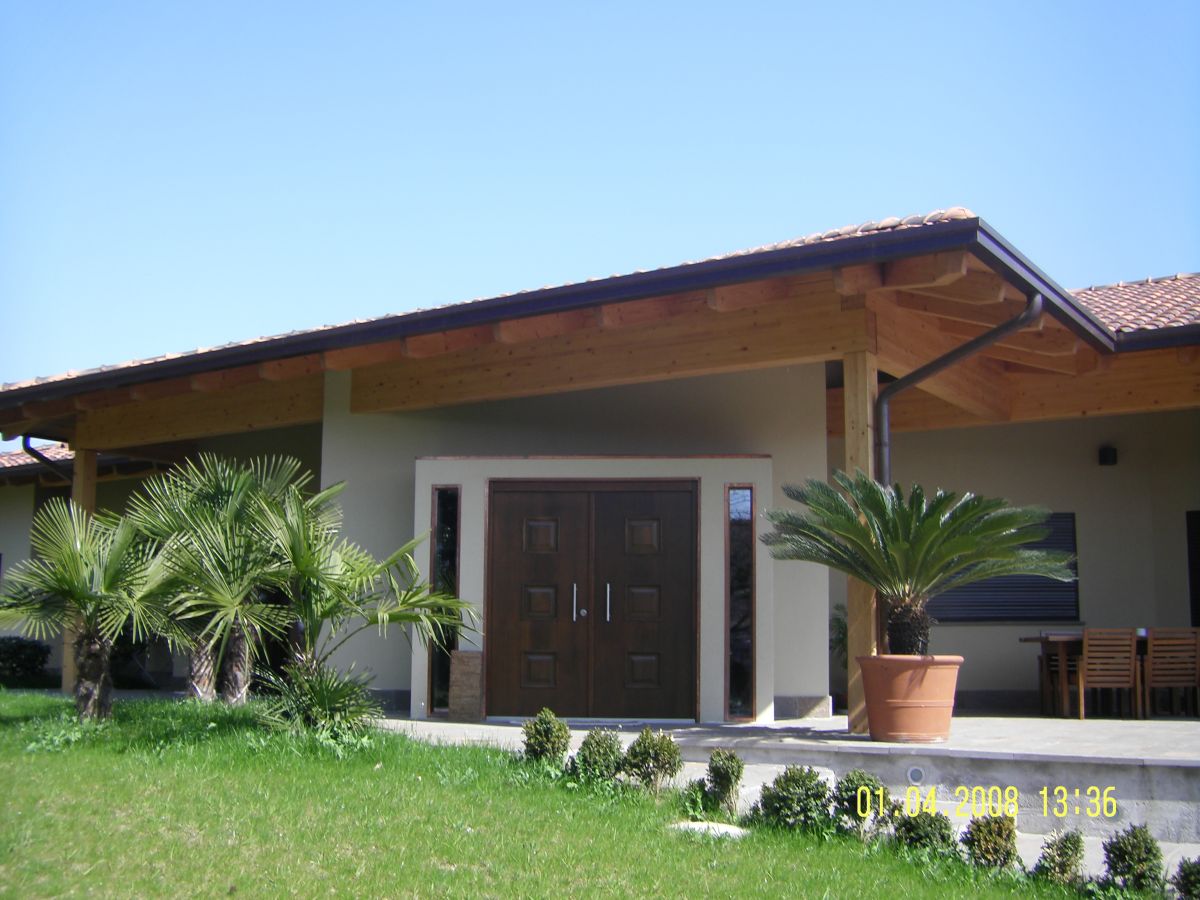 Case in legno Sangallo S.r.l. Casa in bioedilizia costruita su progetto /Buscate (MI)