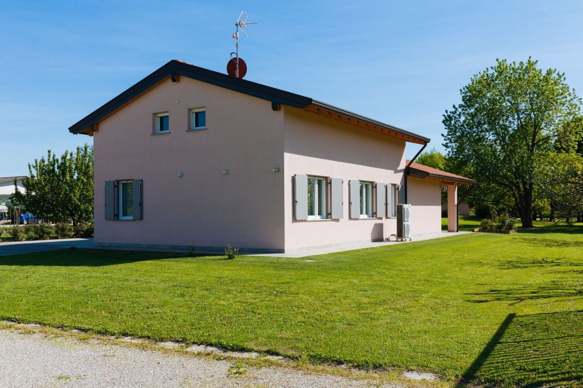 Case in legno Evoluthion UN'ELEGANTE VILLA CLASSICA IN LEGNO  