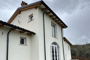 Realizzazione Casa in Legno Villetta con torretta centrale di Edilbiocasa