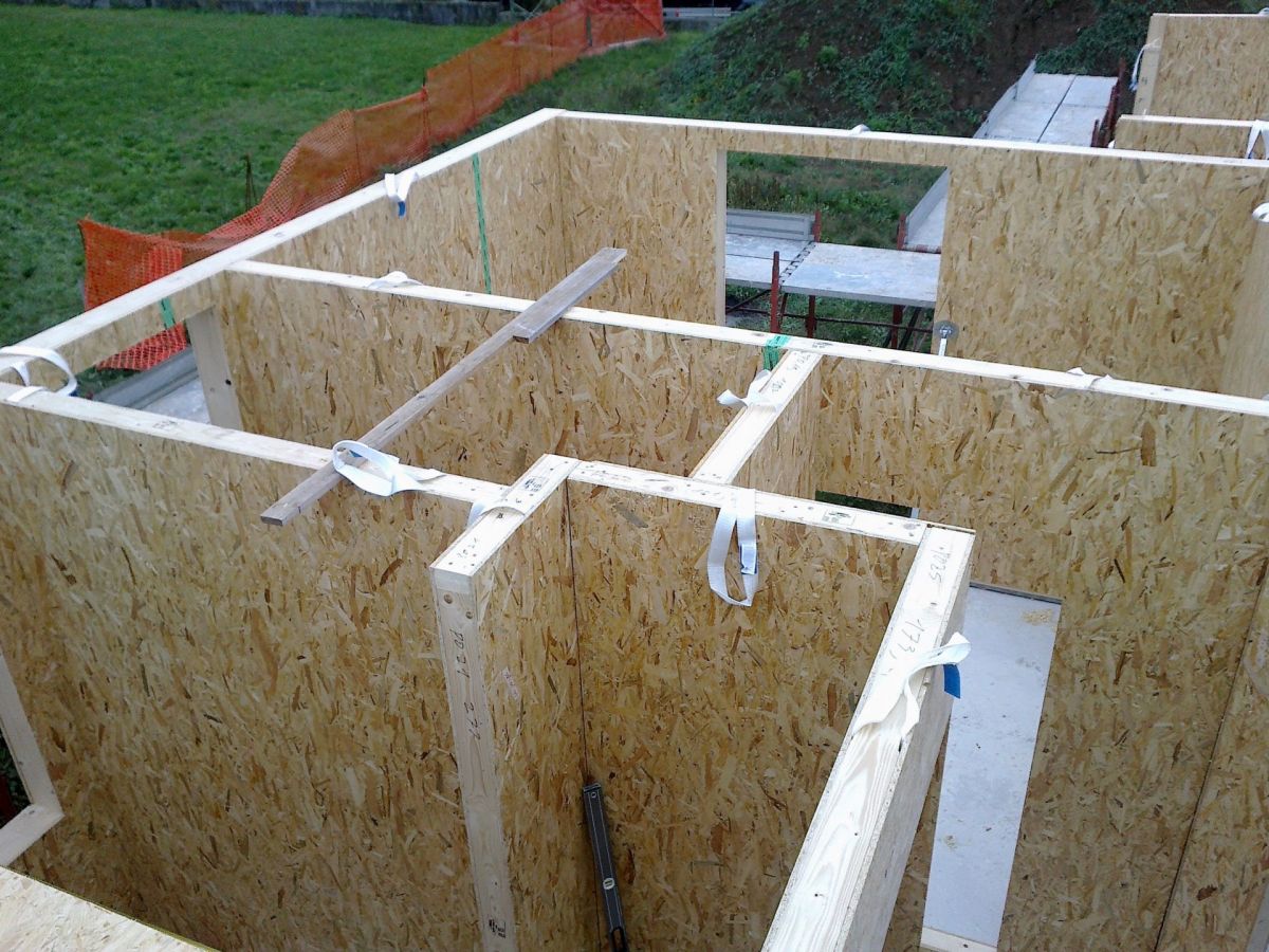 Case in legno BCL Bergamasca Costruzioni Legno Casa con struttura a TELAIO (Timber Frame) legno lamellare certificato PEFC - FSC 