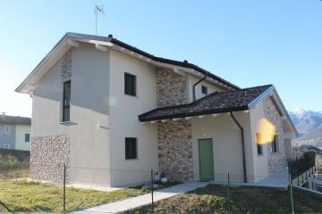 Realizzazione Casa in Legno BCLegno Villa XLAM Colico Lc di BCL Bergamasca Costruzioni Legno