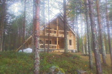 Casetta in Legno struttura in tronchi di legno (abete, larice e cedro siberiano)