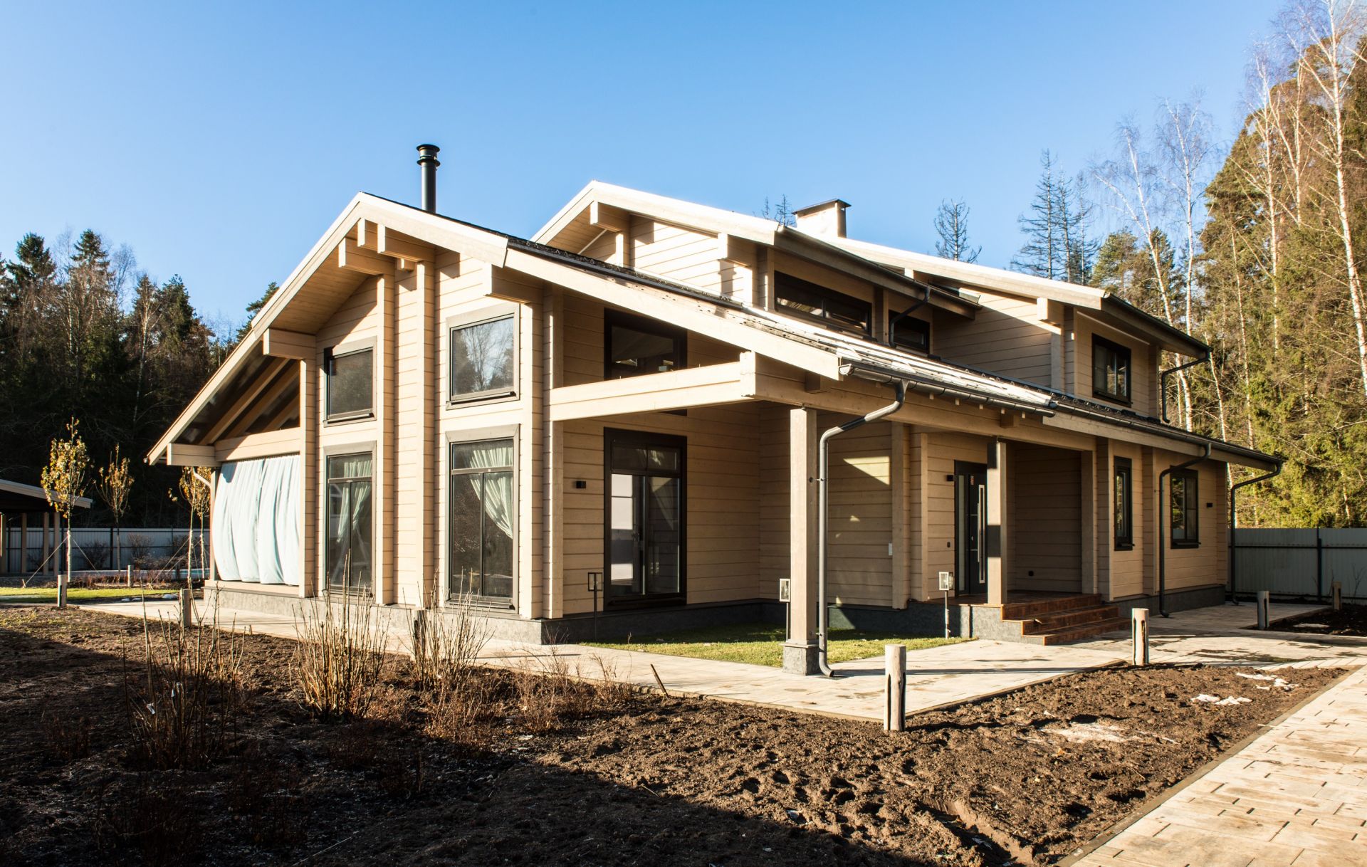 Casa in legno modello struttura in travi di legno for Casa prefabbricata in legno su terreno agricolo