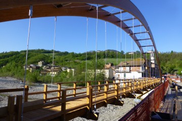 Modello Struttura ricettiva (hotel, villaggio) in Legno Ponte in legno lamellare in val Seriana di Bergamasca Costruzioni Legno