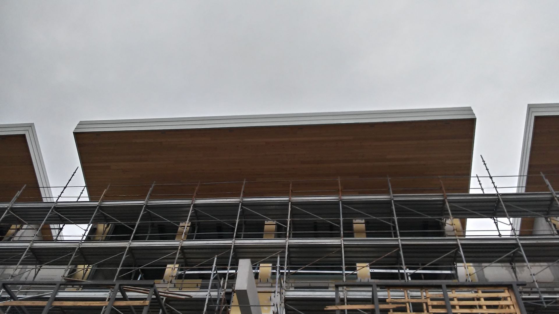 Chioschi e Gazebi in legno Bergamasca Costruzioni Legno Tetto a Scanzorosciate rivestito di Larice Siberiano