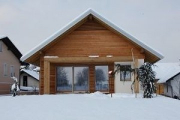Modello Casa in Legno Piccola casa a risparmio energetico in Legno Massiccio di RIKO-HISE srl - Arch. Daniele Bonzi