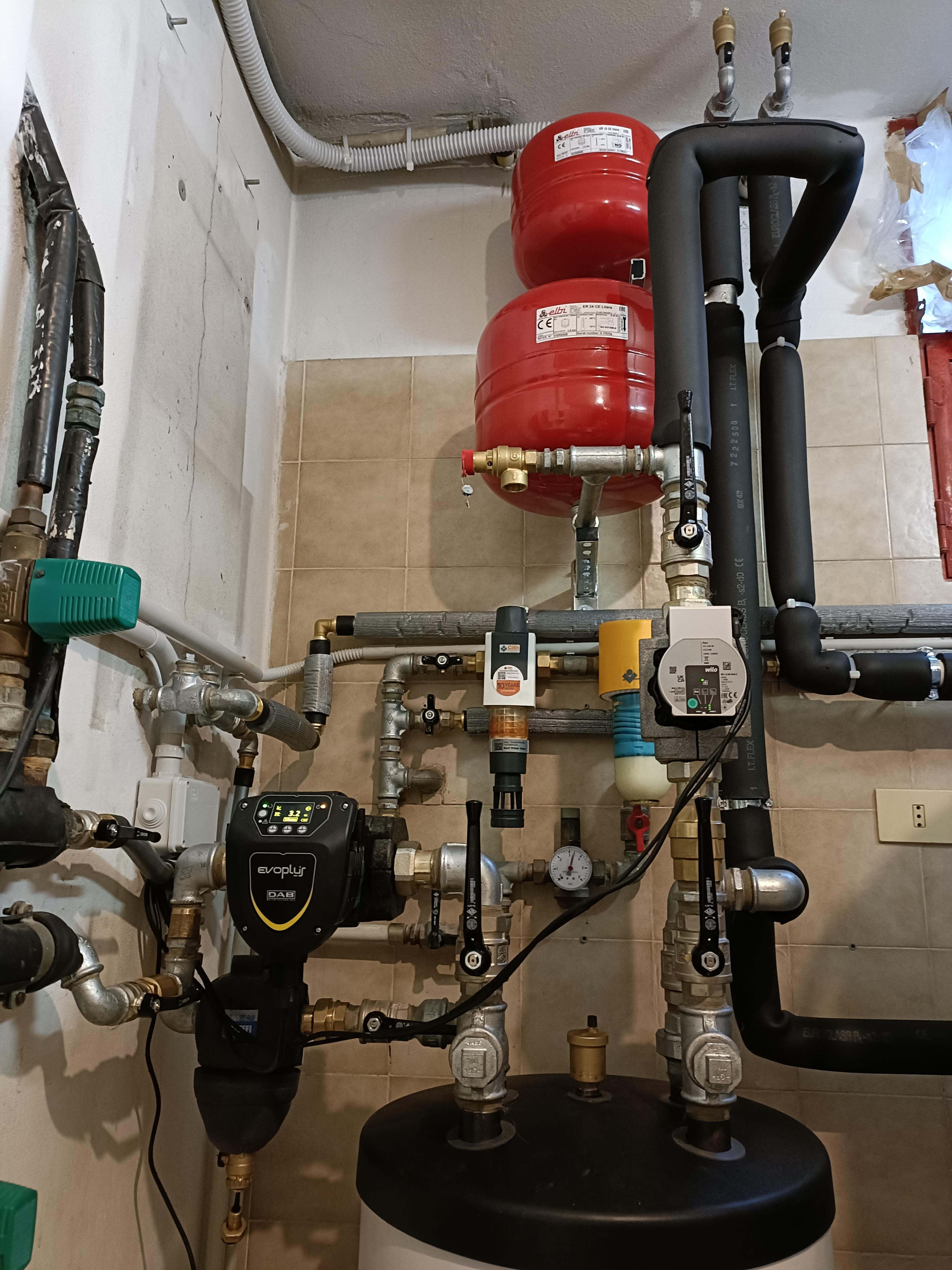 Installazione pompa di calore Stiebel Eltron realizzato da Hydro Fire impianti di Quaglia Marco,  a Monza