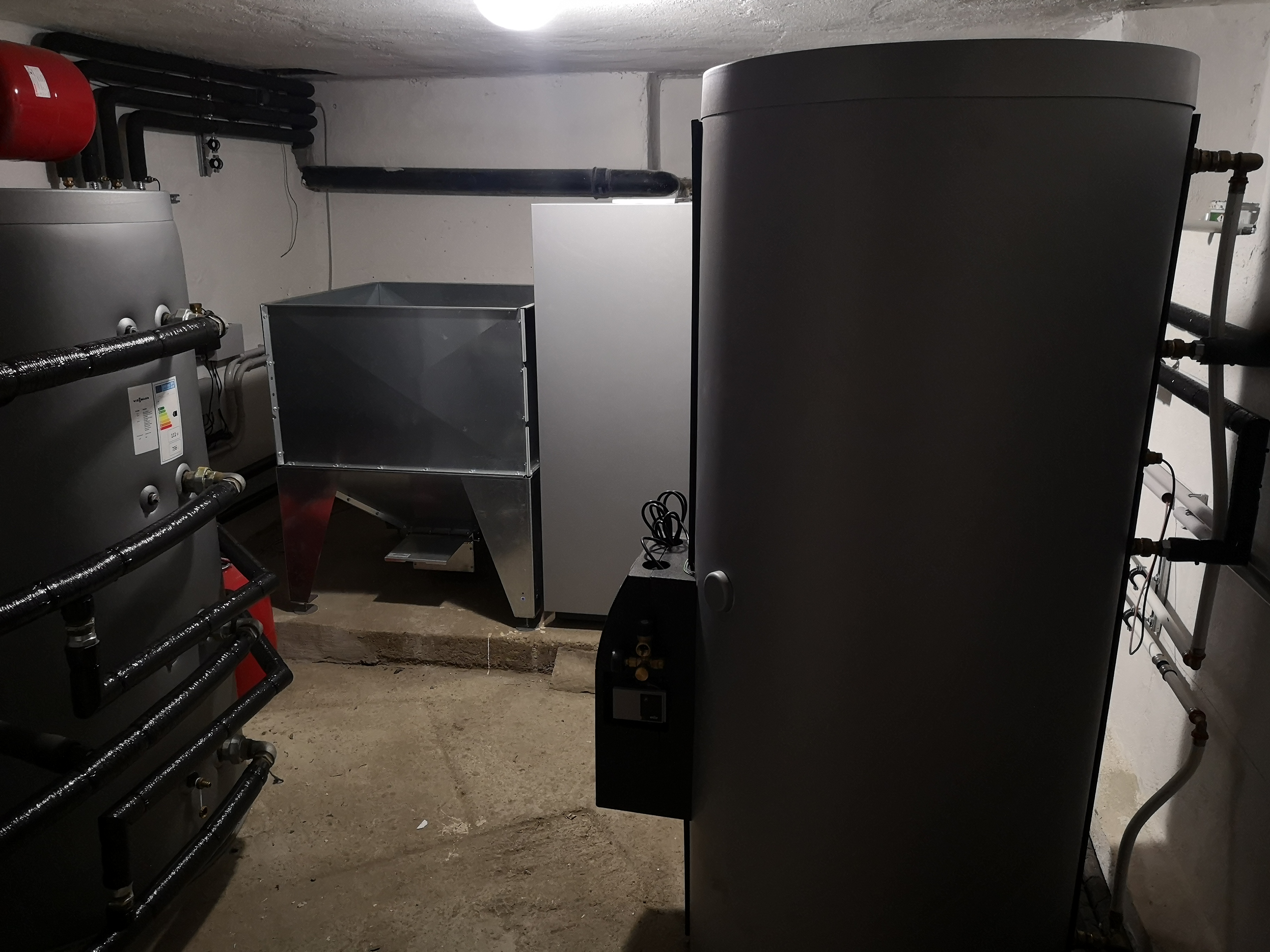 INSTALLAZIONI CALDAIE A PELLET realizzato da F.P. IMPIANTI DI PAVESIO FABIO, a Leinì