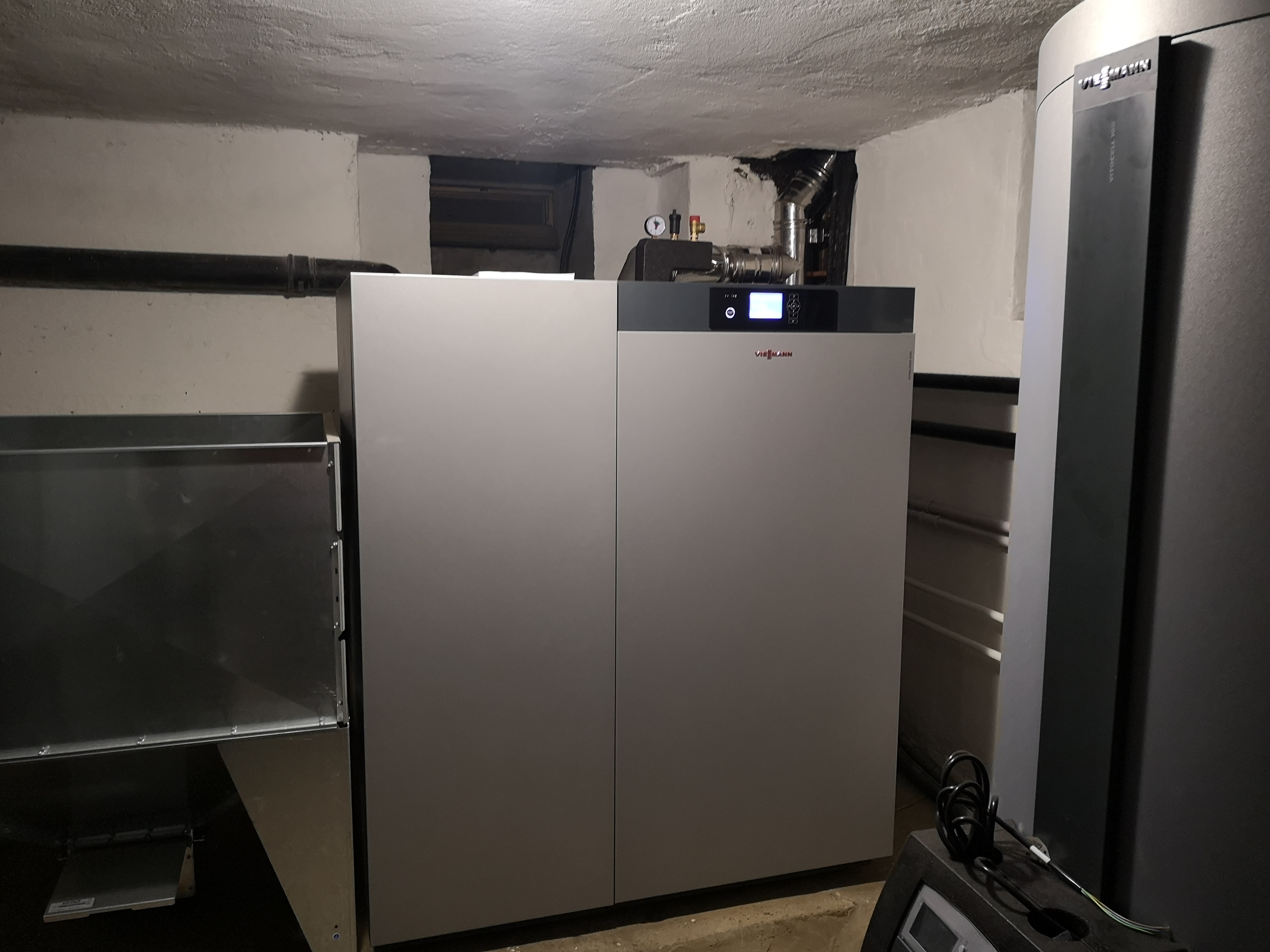 INSTALLAZIONI CALDAIE A PELLET realizzato da F.P. IMPIANTI DI PAVESIO FABIO, a Leinì