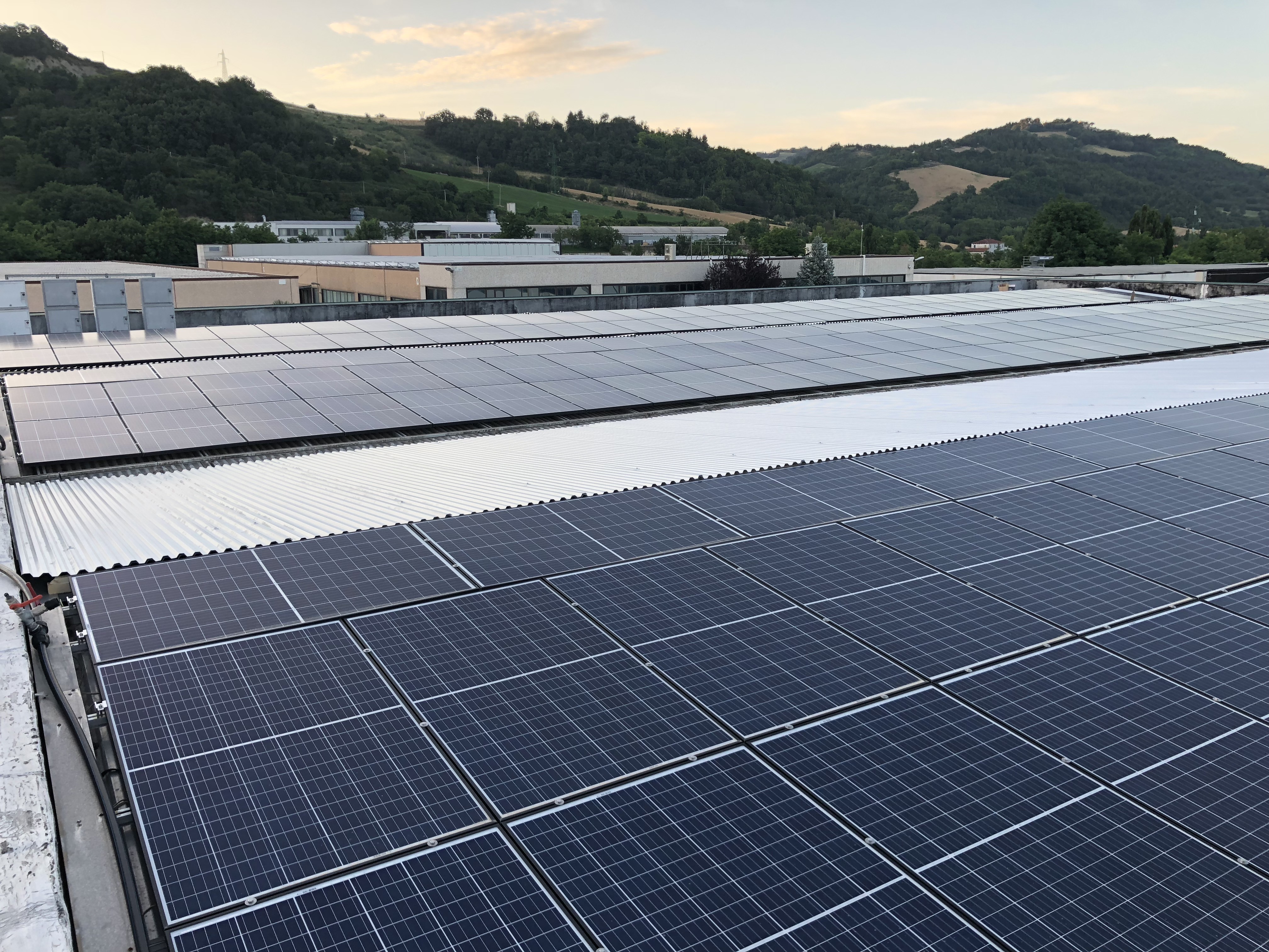 Impianto fotovoltaico  incentivato potenza nominale 70 kWp realizzato da Salucci Impianti S.r.l,  a Montecalvo in Foglia