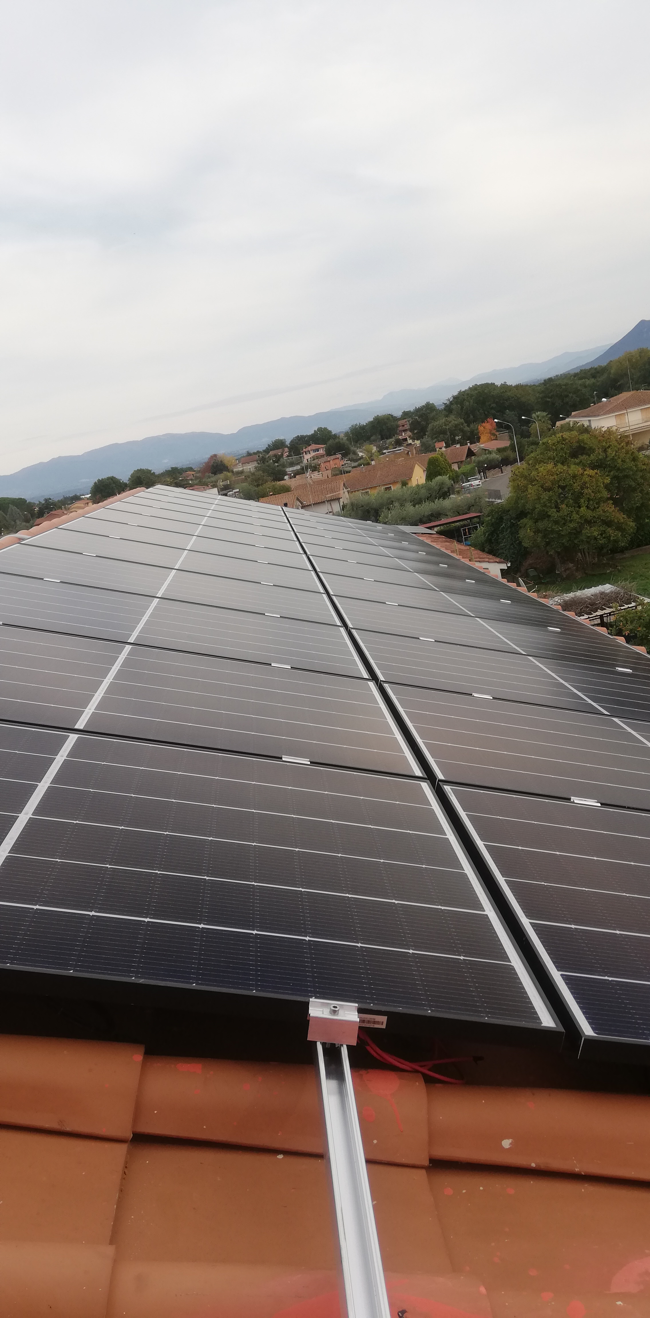 Impianto FV 8,4 Kwp, tetto a falda realizzato da BOSS IMPIANTI TECNOLOGICI snc, a Fabrica di Roma