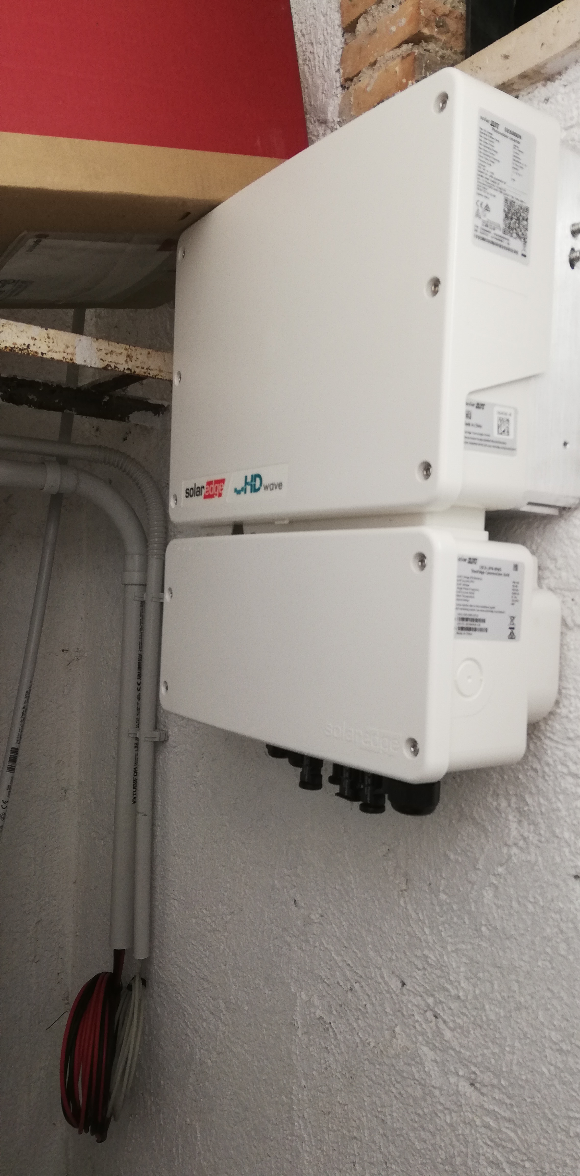 Impianto FV 8,4 Kwp, tetto a falda realizzato da BOSS IMPIANTI TECNOLOGICI snc, a Fabrica di Roma