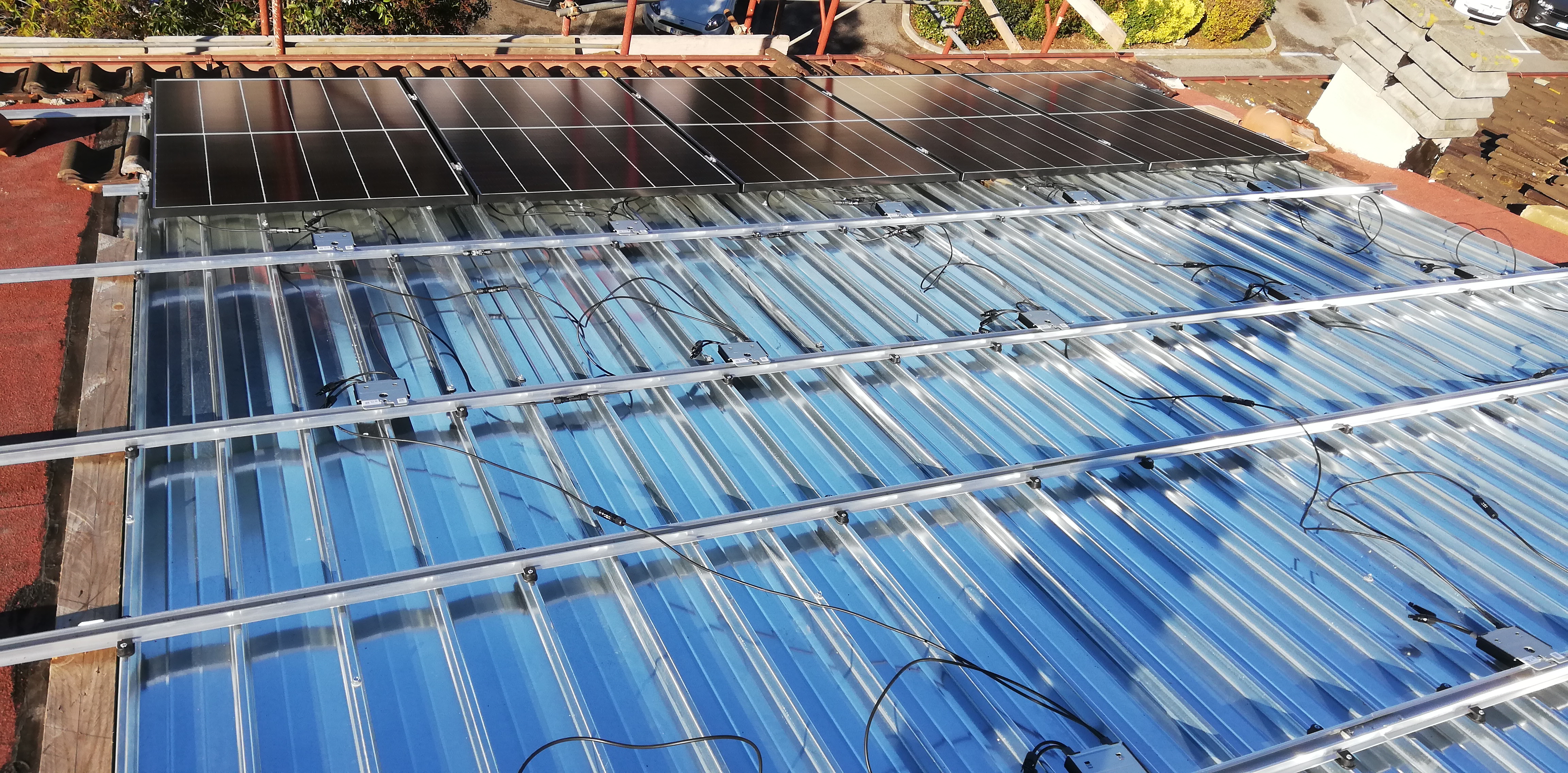 Impianto FV 8,4 Kwp, con accumulo, integrato su doppia falda realizzato da BOSS IMPIANTI TECNOLOGICI snc, a Fabrica di Roma