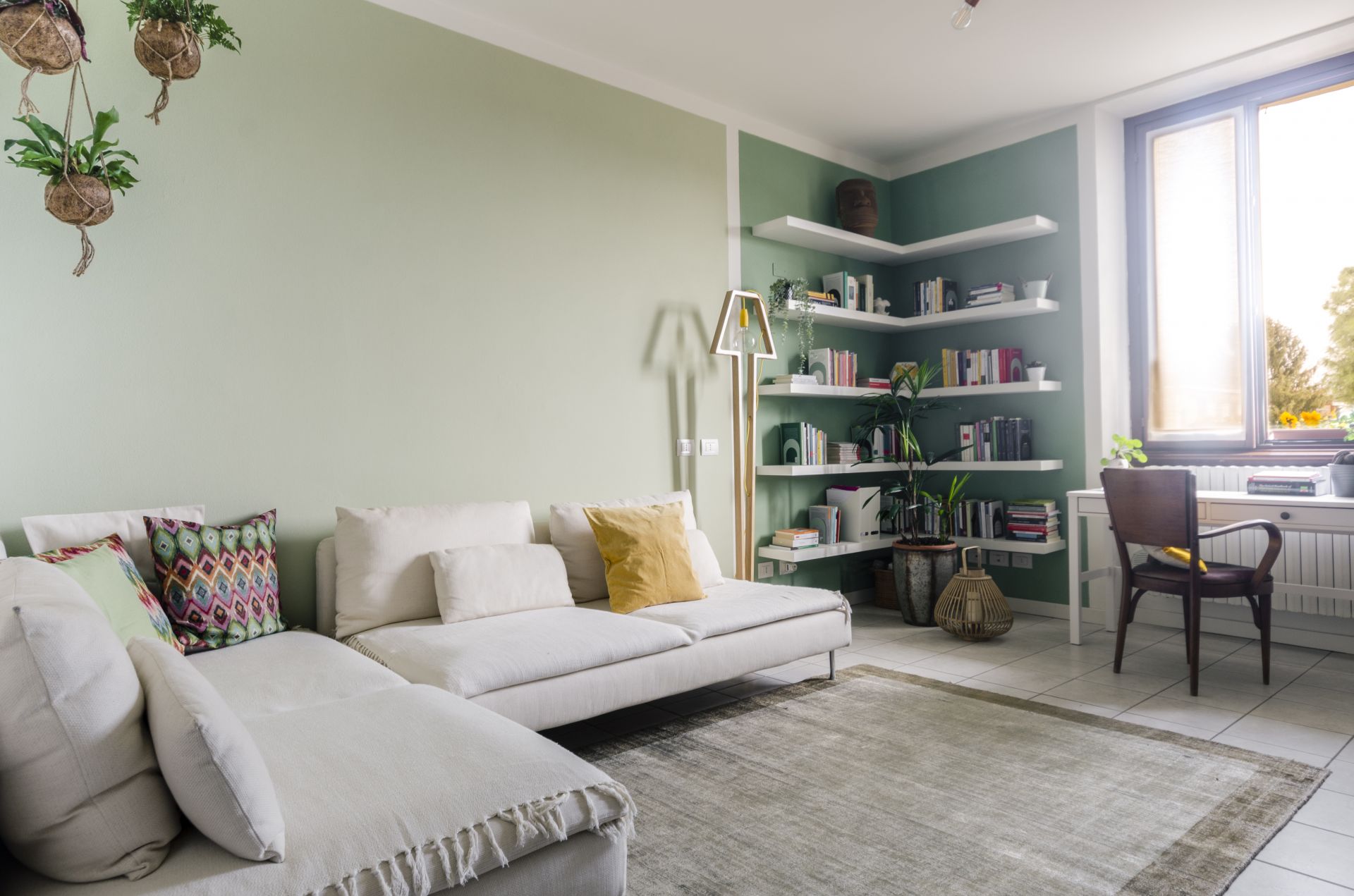 Il living: nuova gestione degli spazi e relooking realizzato da Gilardi Interiors on Staging, Progettazione di interni a Melzo