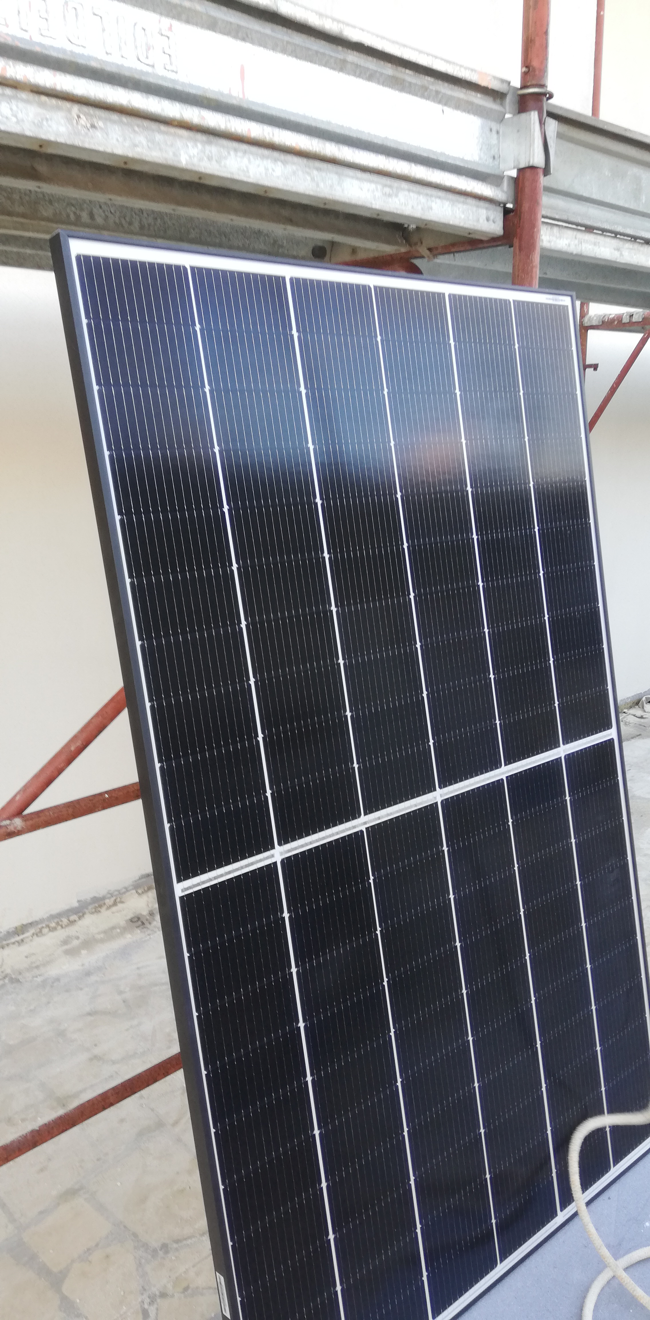 Impianto FV 6Kwp, con accumulo, integrato su doppia falda realizzato da BOSS IMPIANTI TECNOLOGICI snc, a Fabrica di Roma