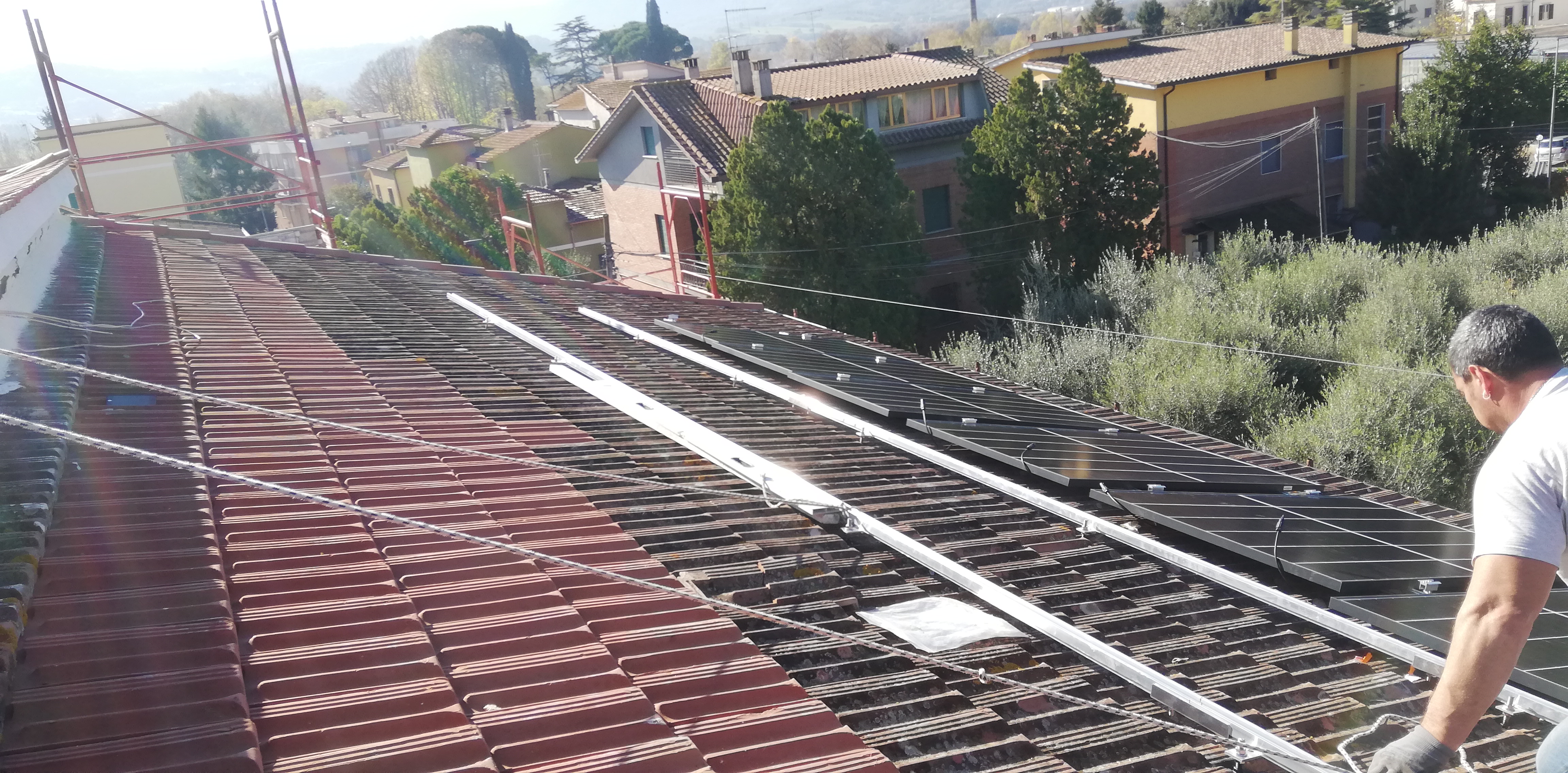 Impianto FV 6Kwp, con accumulo, integrato su doppia falda realizzato da BOSS IMPIANTI TECNOLOGICI snc, a Fabrica di Roma