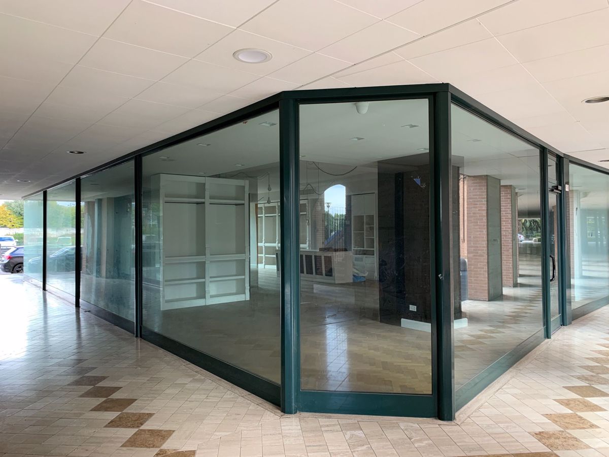 Negozio Bastia Umbra GRIMAFF785ACG