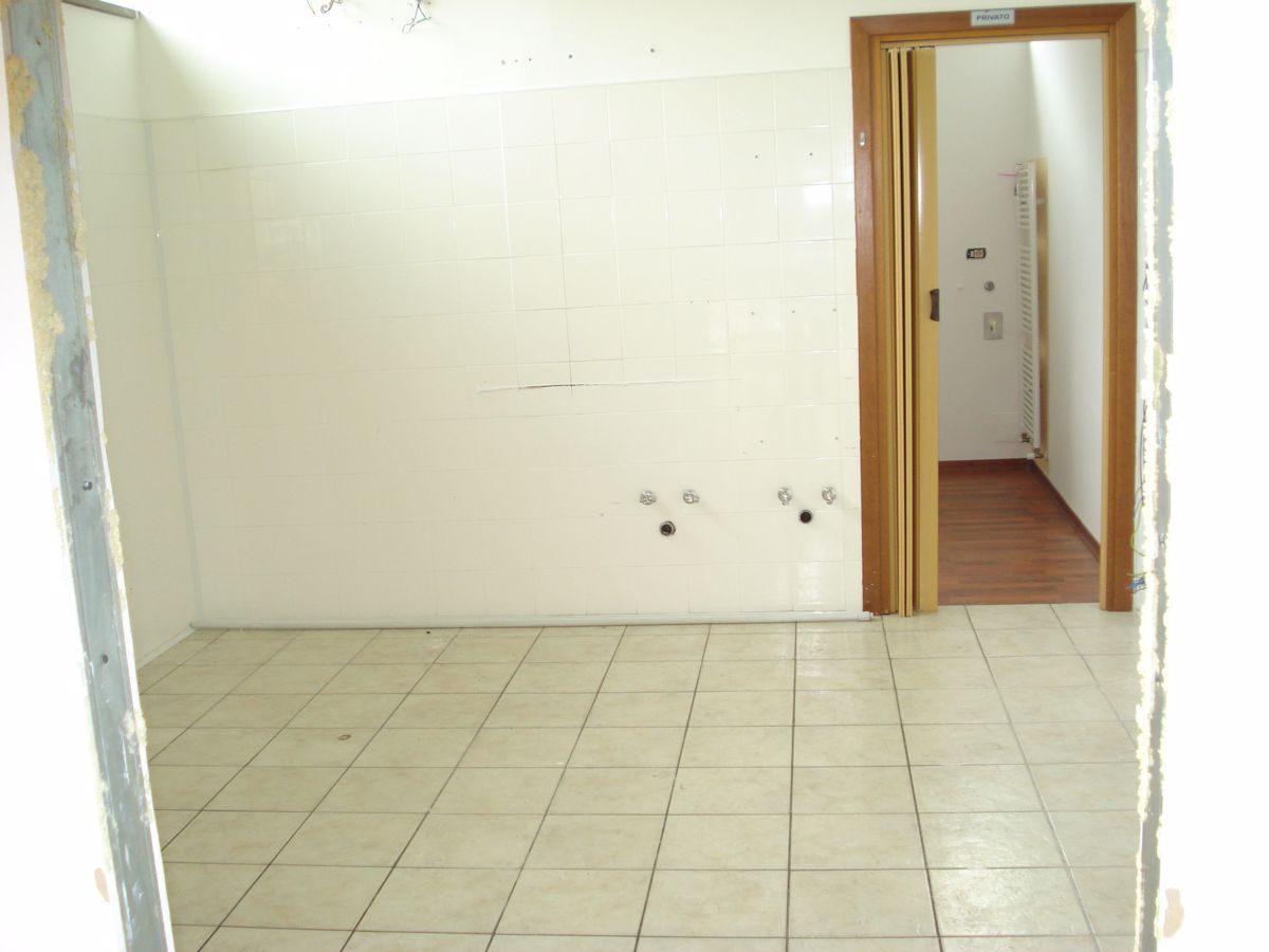 Negozio Macerata Com-102ACG