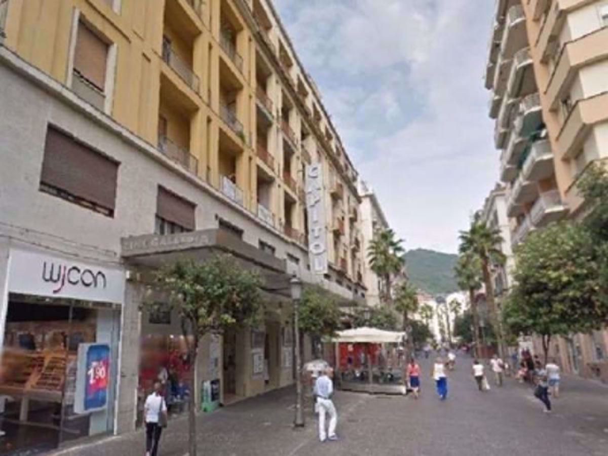 Negozio Salerno locale - Corso V. Em