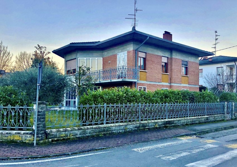 Villa bifamiliare in Vendita Montechiarugolo