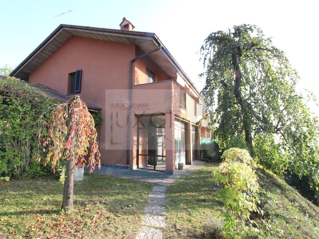 Villa bifamiliare in Vendita Sirtori