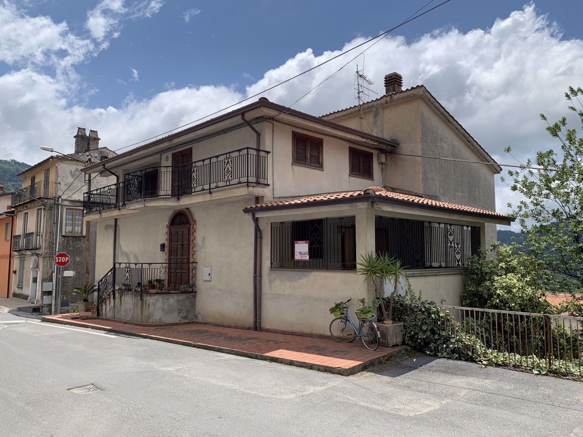 Casa Indipendente in Vendita Lago