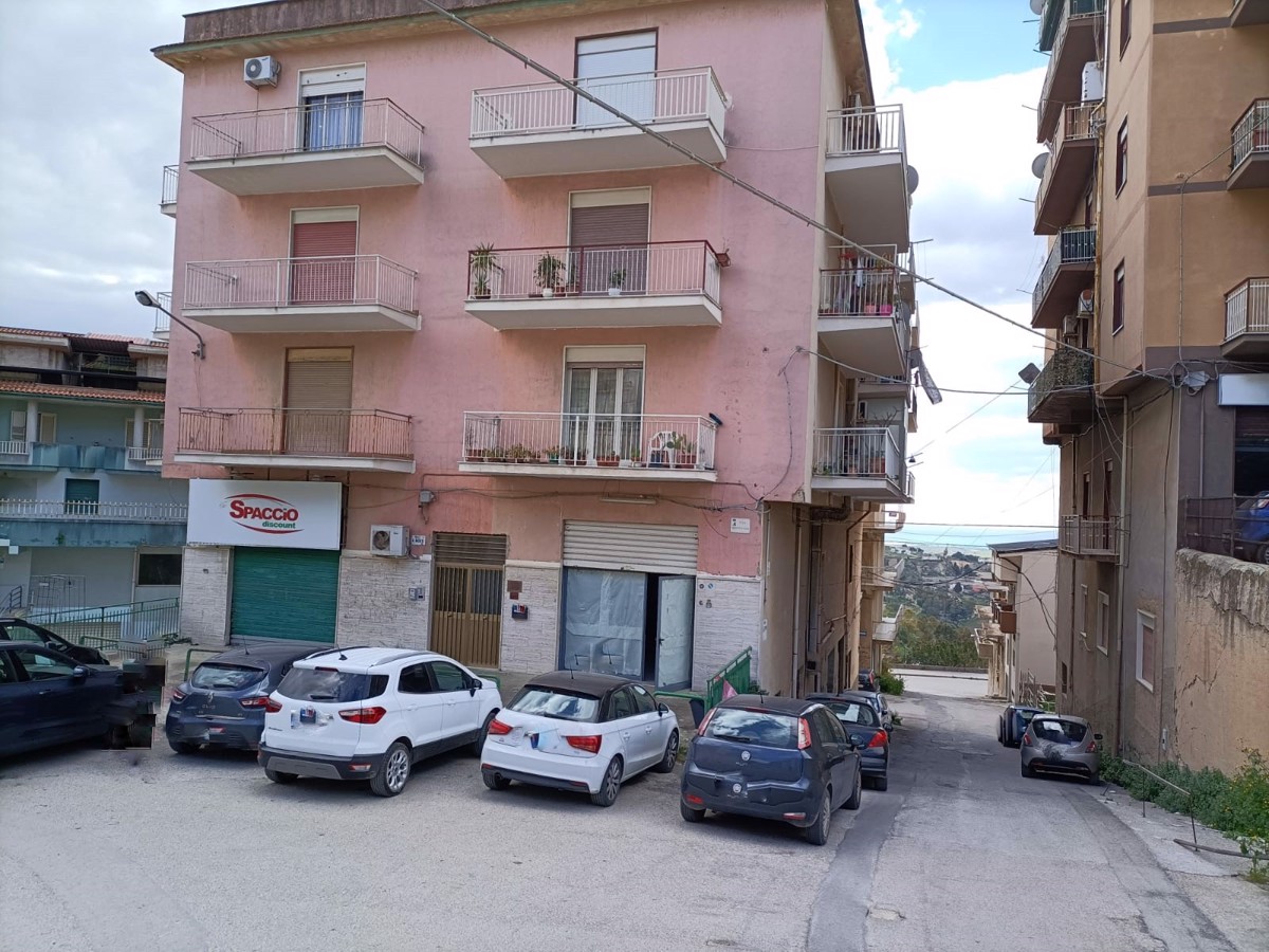 Negozio in Affitto Favara