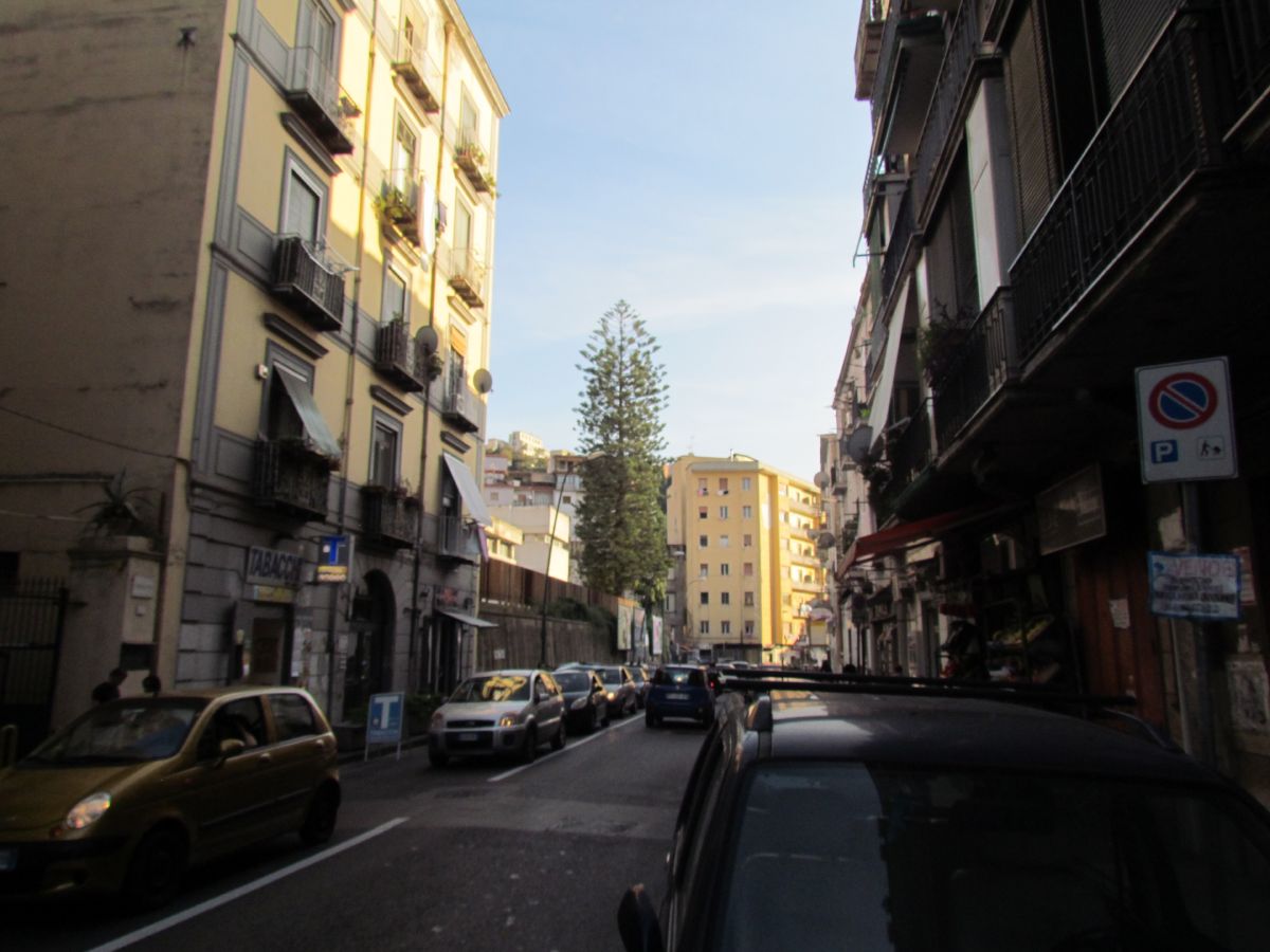 Negozio in Affitto Napoli