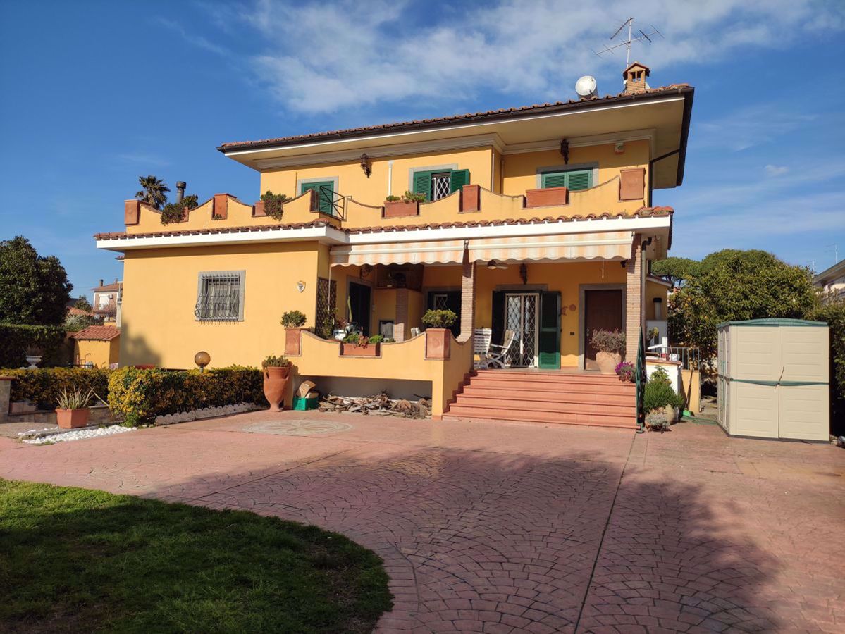Villa bifamiliare Anzio Via dei Garofani29VR