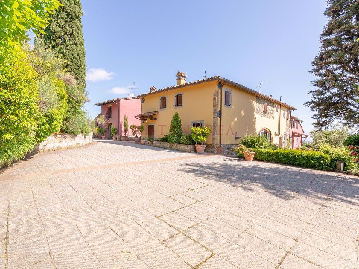 Villa bifamiliare in Vendita Prato