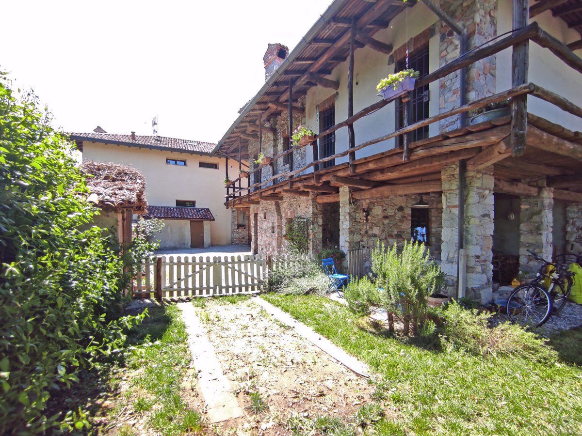 Casa Indipendente in Vendita Castelletto sopra Ticino