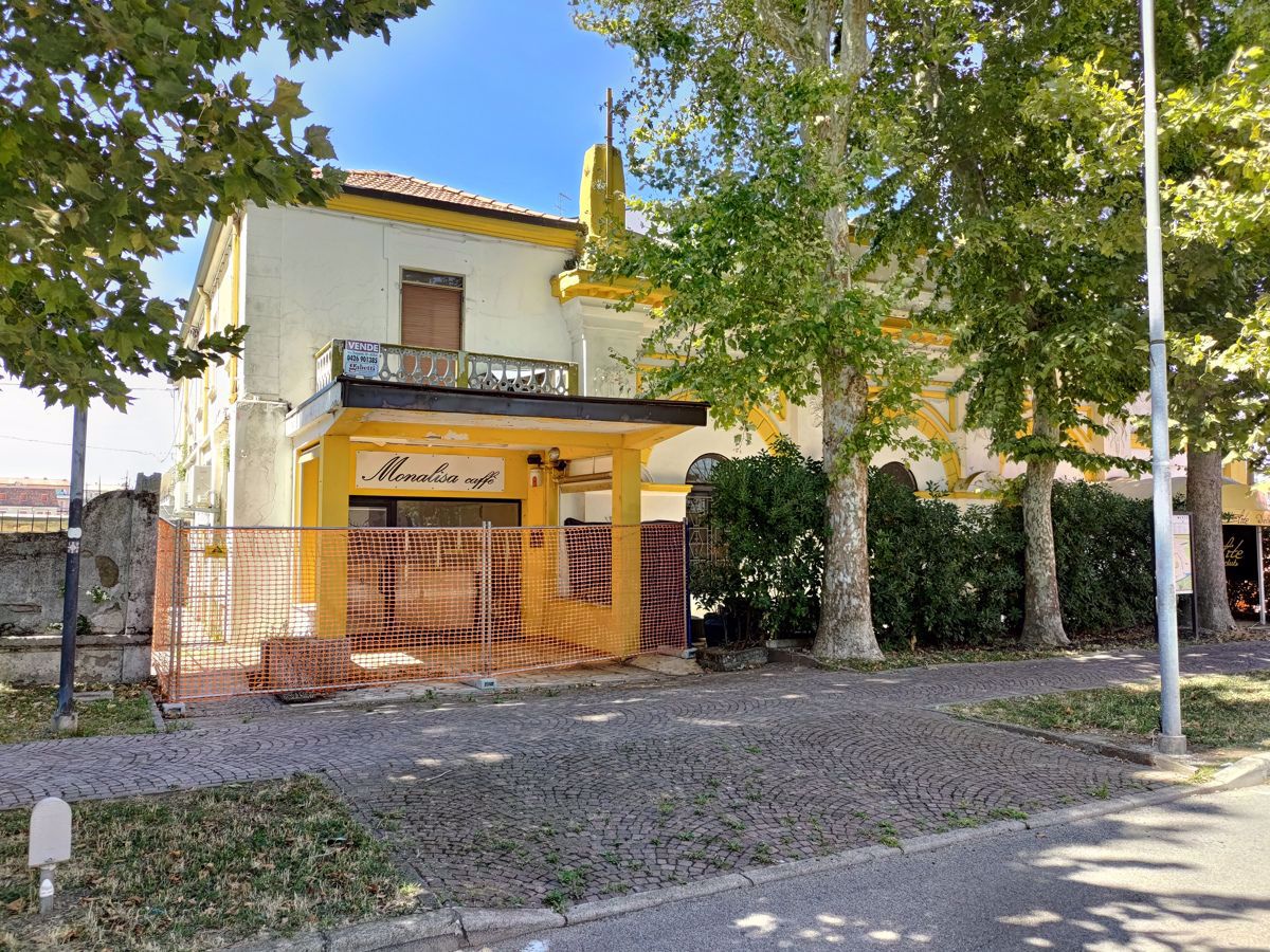 Stabile/Palazzo in Vendita Adria