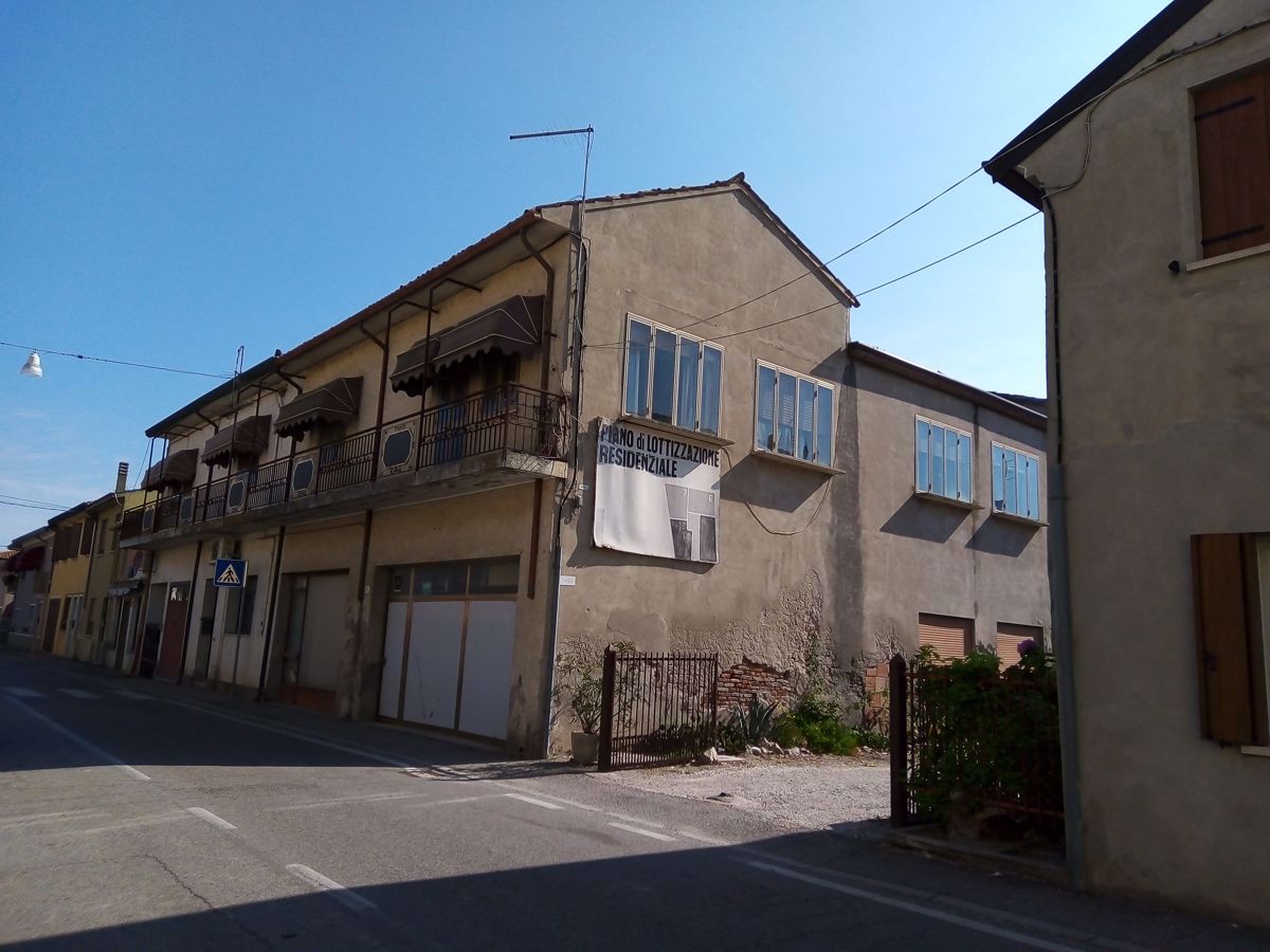 Stabile/Palazzo in Vendita Gavello