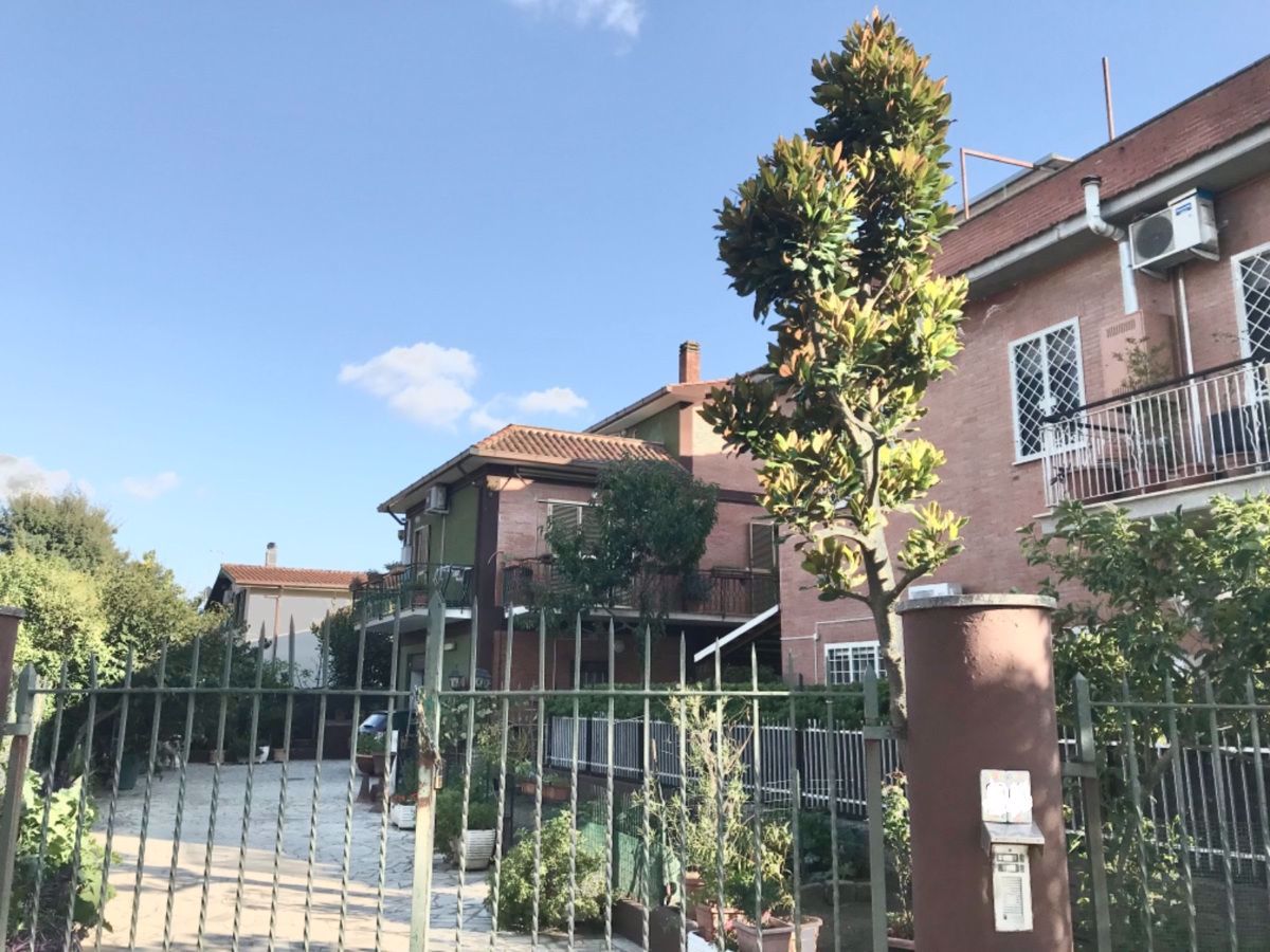 Villa bifamiliare in Vendita Roma