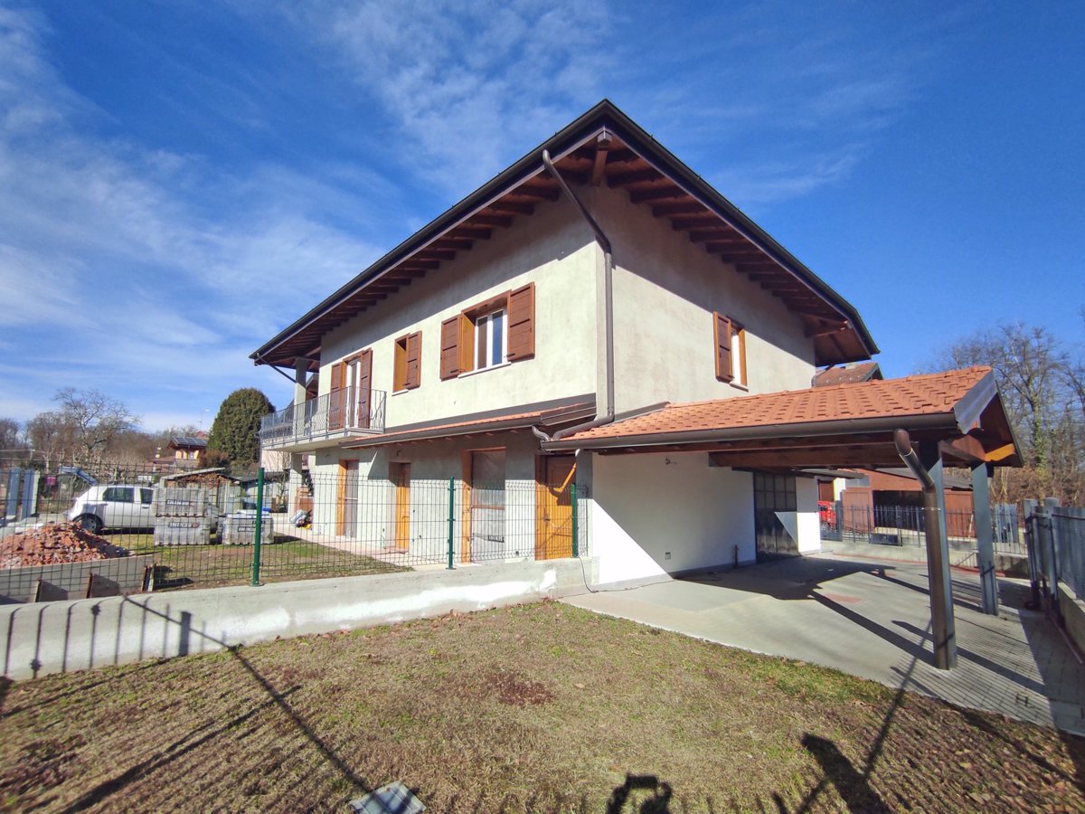 Villa bifamiliare in Vendita Castelletto sopra Ticino